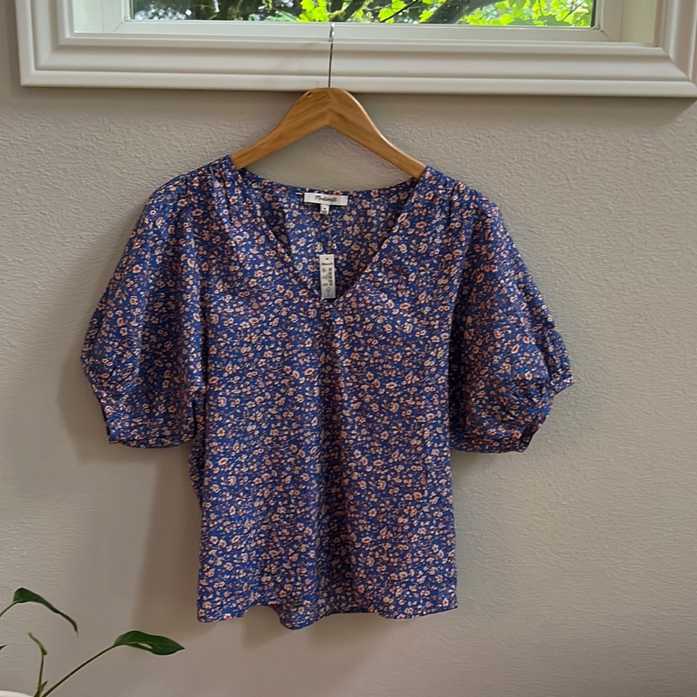 Madewell V-Neck Puff-Sleeved Top in Summer Vines